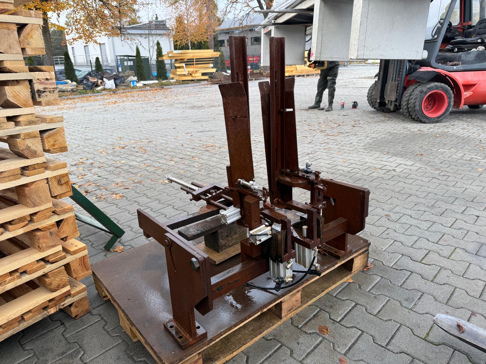 Podajnik pneumatyczny do wiertarki – automat podający elementy drewniane - obrazek 4